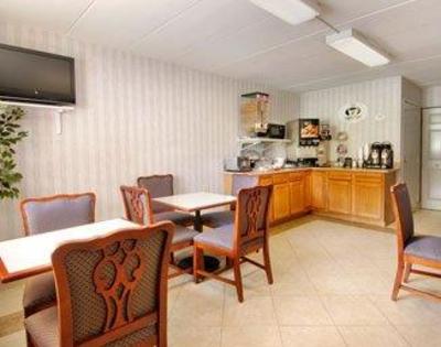 фото отеля Super 8 Laurel