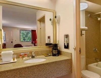 фото отеля Super 8 Laurel