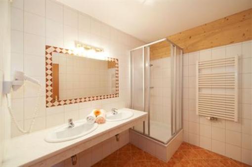 фото отеля Alpin Apartments Flachau
