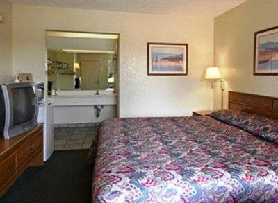 фото отеля Super 8 Motel North Abilene