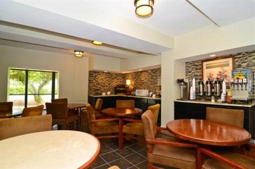 фото отеля Lexington Inn & Suites