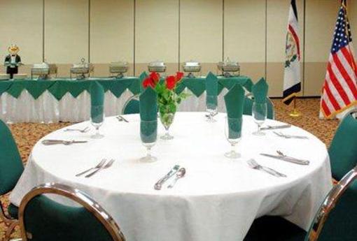 фото отеля Quality Hotel Bluefield (West Virginia)