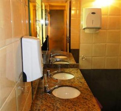 фото отеля Adventure Hostel