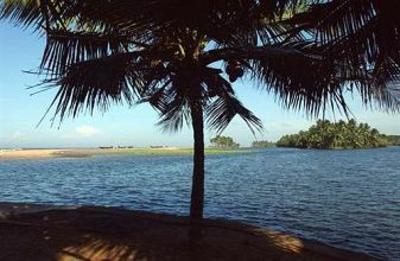 фото отеля Beach and Lake Ayurvedic Resort Trivandrum