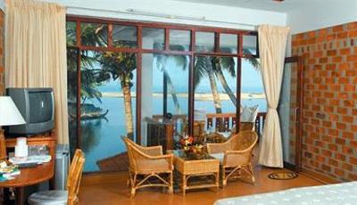 фото отеля Beach and Lake Ayurvedic Resort Trivandrum
