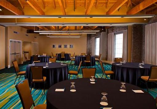 фото отеля SpringHill Suites New Orleans Convention Center