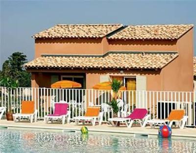 фото отеля Residence Les Rives du Lac Saint Saturnin Les Avignon