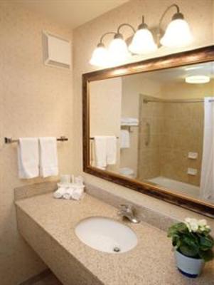 фото отеля Holiday Inn Express Hotel & Suites Marina