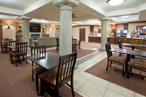 фото отеля Holiday Inn Express Hotel & Suites Marina