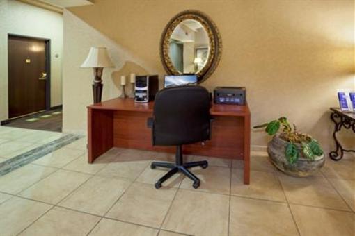 фото отеля Holiday Inn Express Hotel & Suites Marina