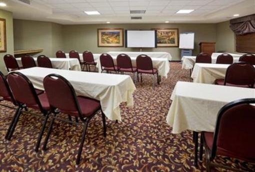 фото отеля Holiday Inn Express Hotel & Suites Marina