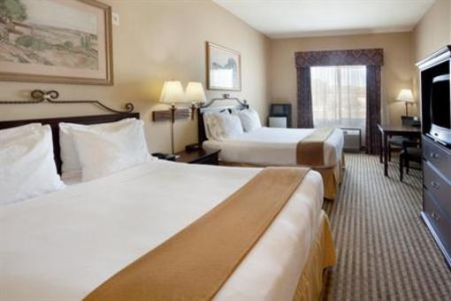 фото отеля Holiday Inn Express Hotel & Suites Marina