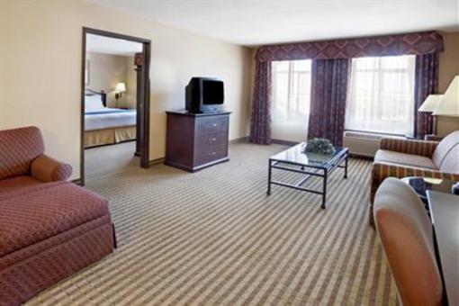 фото отеля Holiday Inn Express Hotel & Suites Marina