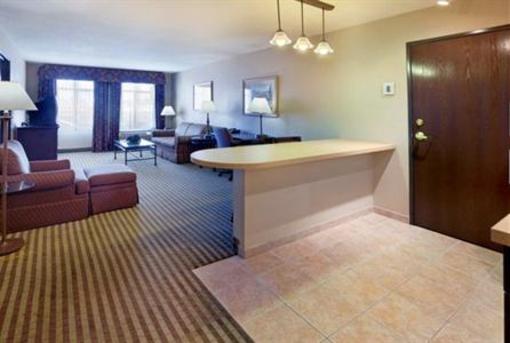 фото отеля Holiday Inn Express Hotel & Suites Marina