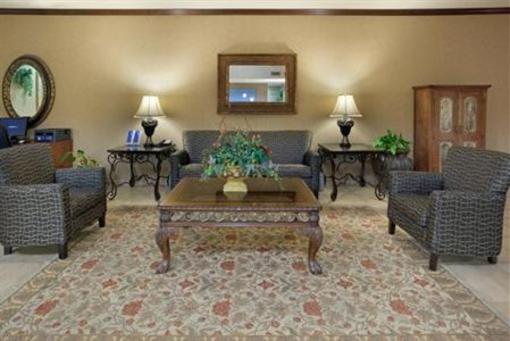 фото отеля Holiday Inn Express Hotel & Suites Marina