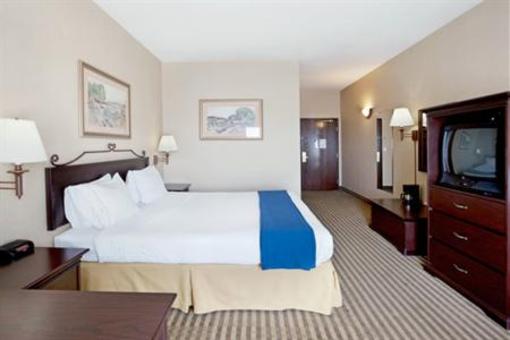 фото отеля Holiday Inn Express Hotel & Suites Marina
