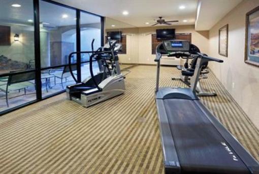 фото отеля Holiday Inn Express Hotel & Suites Marina
