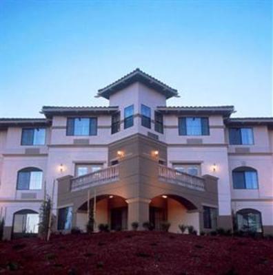 фото отеля Holiday Inn Express Hotel & Suites Marina