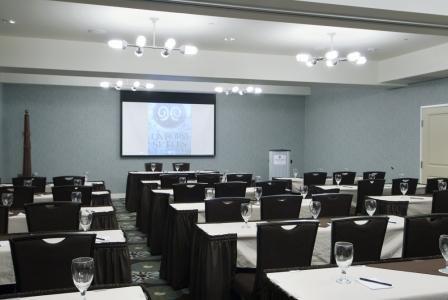 фото отеля Oxford Suites Silverdale