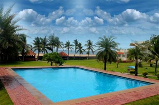 фото отеля St. James Court Beach Resort