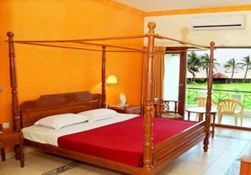 фото отеля St. James Court Beach Resort