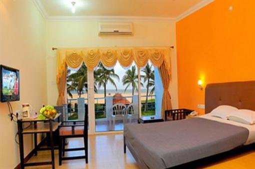 фото отеля St. James Court Beach Resort