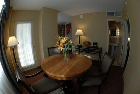 фото отеля Doubletree Inn at The Colonnade