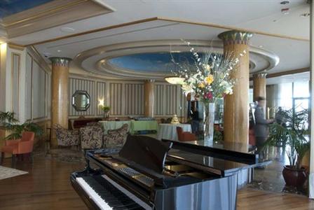 фото отеля Doubletree Inn at The Colonnade