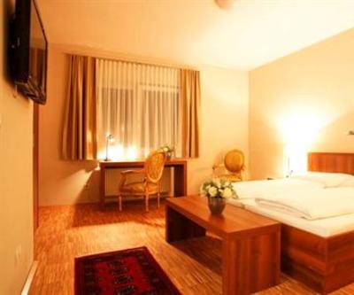 фото отеля Pfeiler's Burgerstuberl Hotel