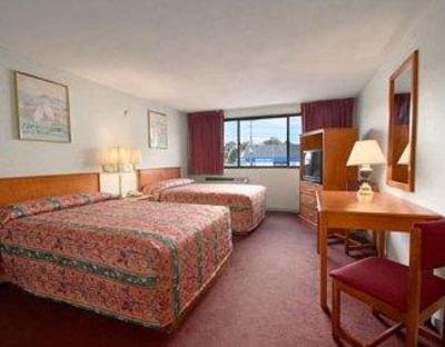 фото отеля Super 8 Watertown/Cambridge/Boston Area