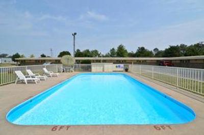 фото отеля Americas Best Value Inn Iola