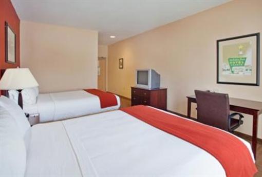 фото отеля Holiday Inn Express Hotel & Suites Andover East Wichita