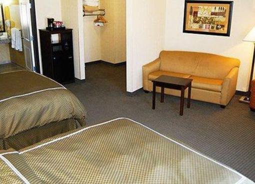 фото отеля Comfort Suites Speedway Kansas City (Kansas)