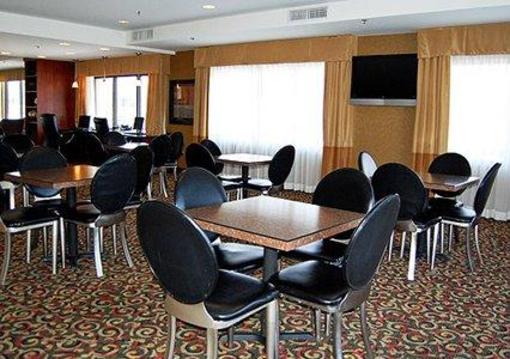 фото отеля Comfort Suites Speedway Kansas City (Kansas)