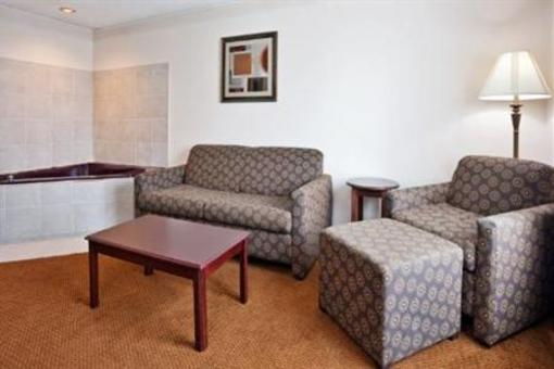 фото отеля Holiday Inn Express Newark-Heath