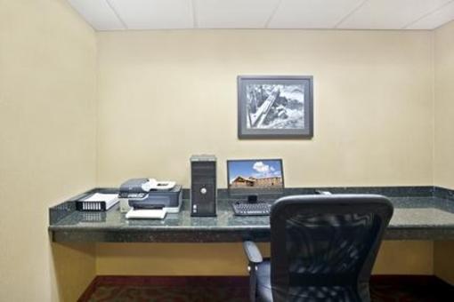 фото отеля Holiday Inn Express Hotel & Suites Sandpoint North