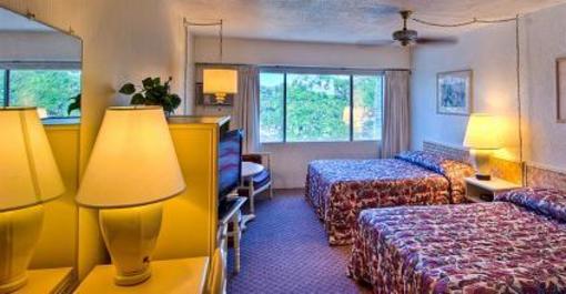 фото отеля Maui Seaside Hotel