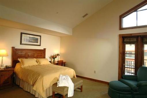 фото отеля Lodge at Mountaineer Square