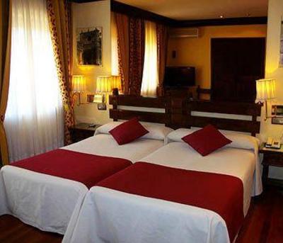 фото отеля Hotel Conde Rodrigo I
