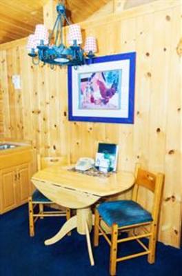 фото отеля Cabin Creek Inn