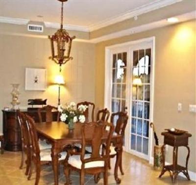 фото отеля White Cap Suites