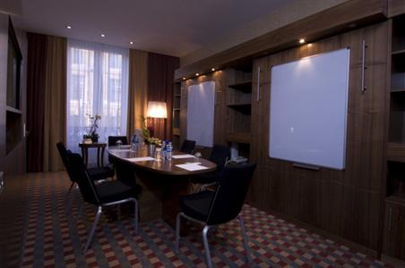 фото отеля Crowne Plaza Paris Republique