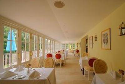 фото отеля Dixcart Bay Hotel
