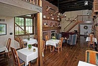 фото отеля Baladerry Inn