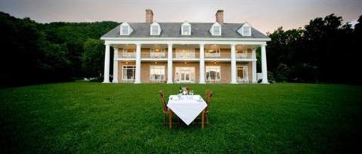 фото отеля Christopher Place, An Intimate Resort