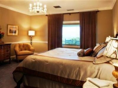 фото отеля Christopher Place, An Intimate Resort