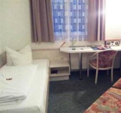 фото отеля Hotel Poppular Wuzburg