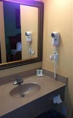 фото отеля Quality Inn & Suites Northwoods