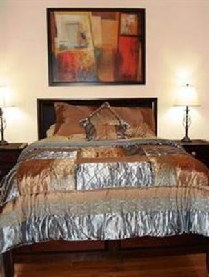 фото отеля Valentine Rentals at 180th Street
