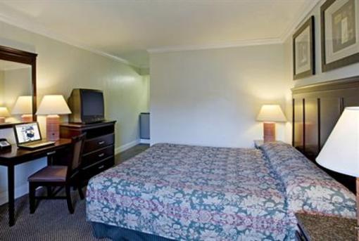 фото отеля Americas Best Value Inn - Fresno Downtown